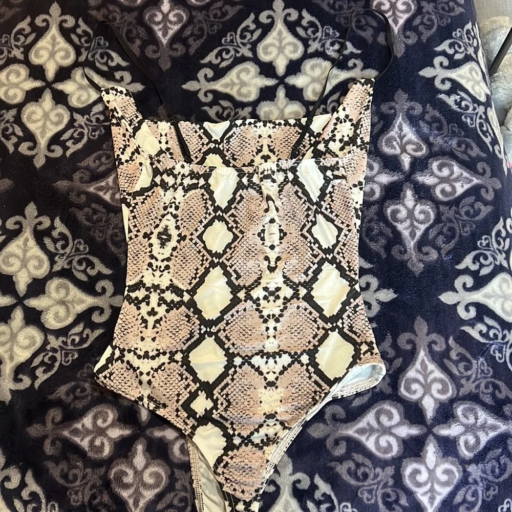 Silky bodysuit - Picture 4 of 4